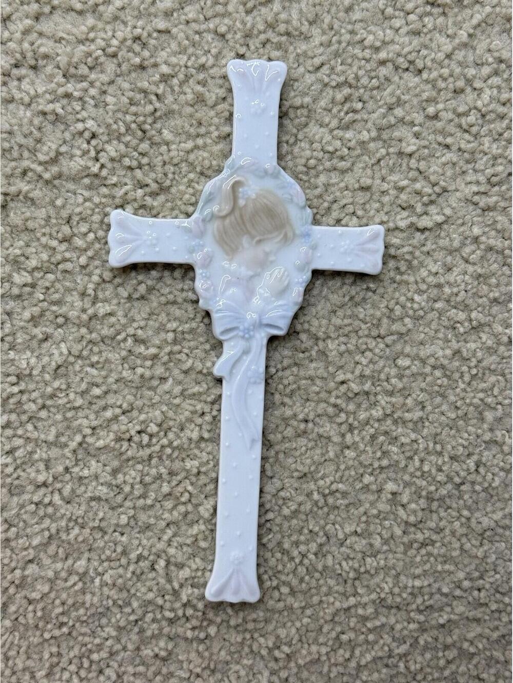 1988 Enesco G.G. Santiago Praying Child Wall Cross Pastel 8” Taiwan